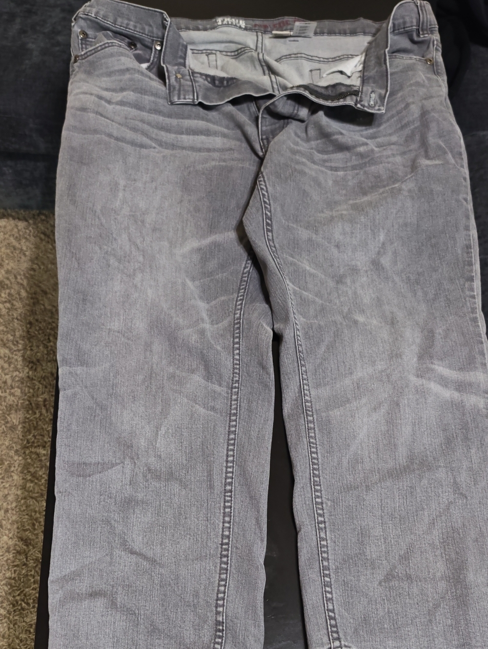 Men's Athletic Fit Jeans in Washed Gray